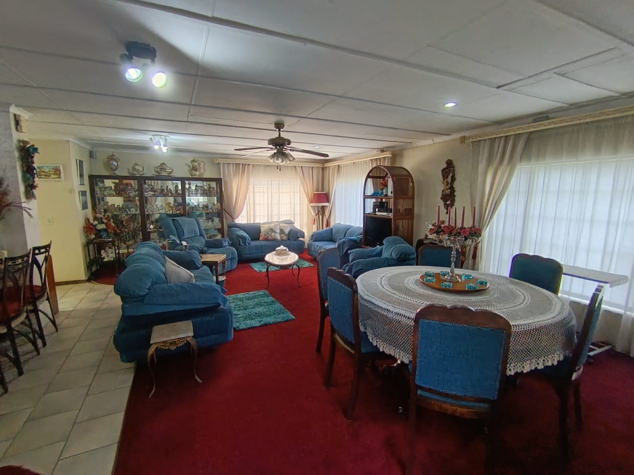 6 Bedroom Property for Sale in Selection Park Gauteng
