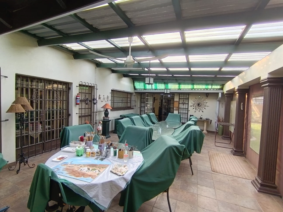 6 Bedroom Property for Sale in Selection Park Gauteng