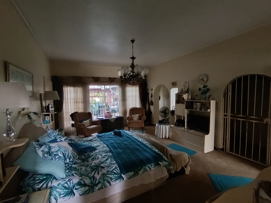 6 Bedroom Property for Sale in Selection Park Gauteng