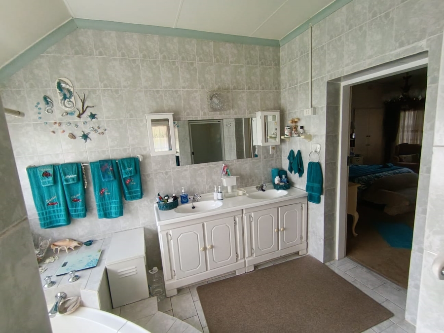 6 Bedroom Property for Sale in Selection Park Gauteng