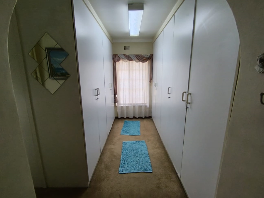 6 Bedroom Property for Sale in Selection Park Gauteng