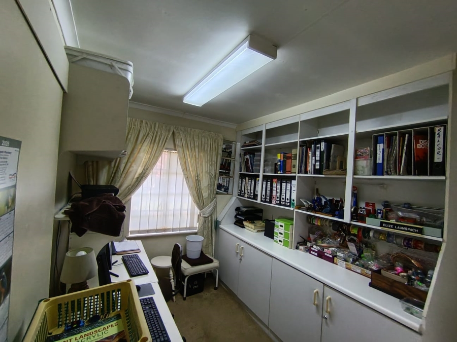 6 Bedroom Property for Sale in Selection Park Gauteng