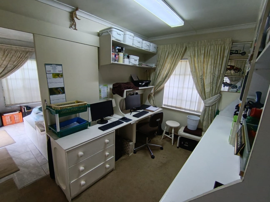 6 Bedroom Property for Sale in Selection Park Gauteng