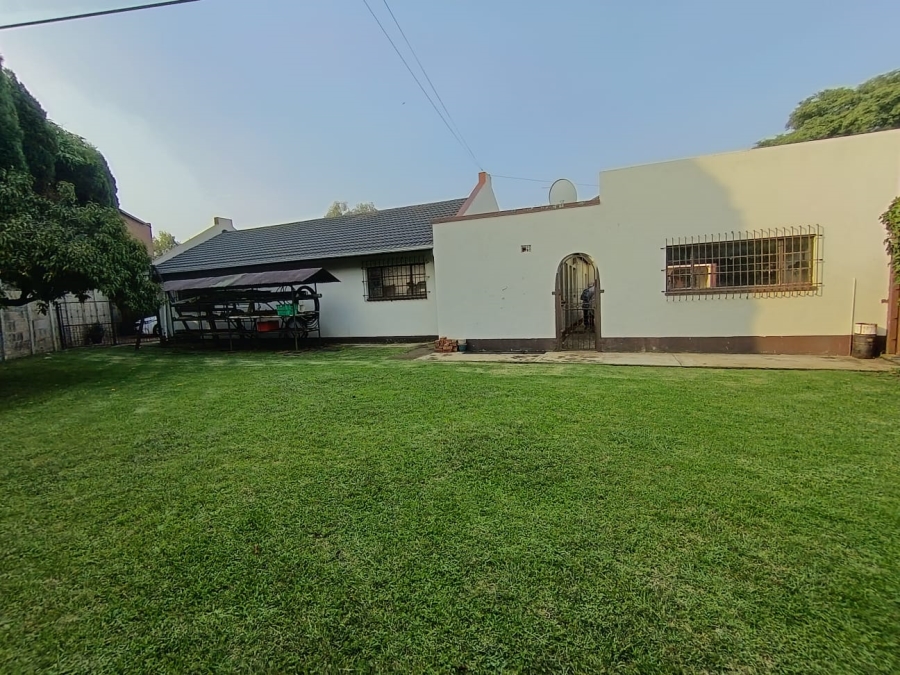 6 Bedroom Property for Sale in Selection Park Gauteng