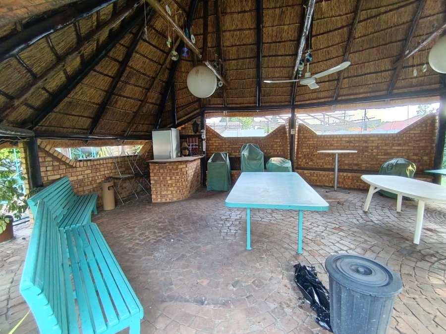 6 Bedroom Property for Sale in Selection Park Gauteng