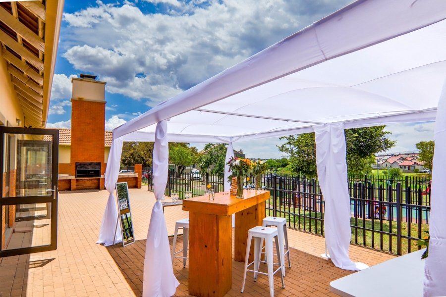 2 Bedroom Property for Sale in Kosmosdal Gauteng