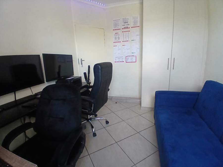 2 Bedroom Property for Sale in Kosmosdal Gauteng