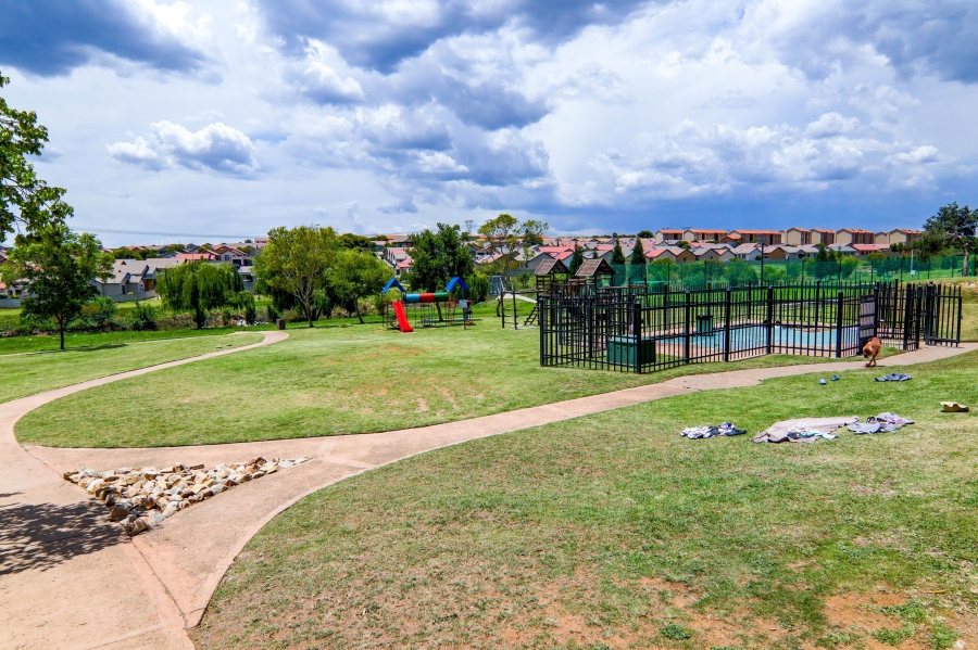 2 Bedroom Property for Sale in Kosmosdal Gauteng