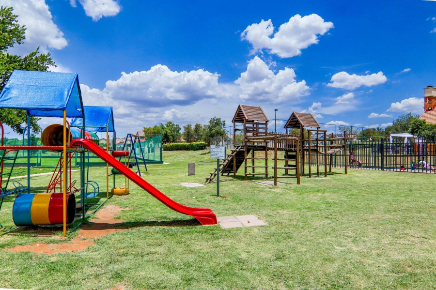 2 Bedroom Property for Sale in Kosmosdal Gauteng