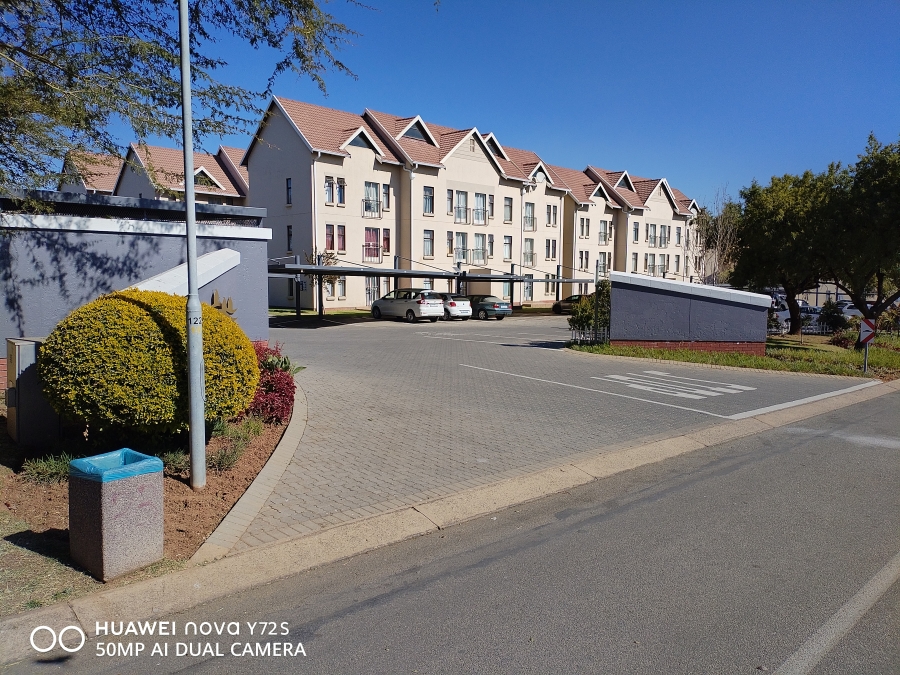1 Bedroom Property for Sale in Kosmosdal Gauteng