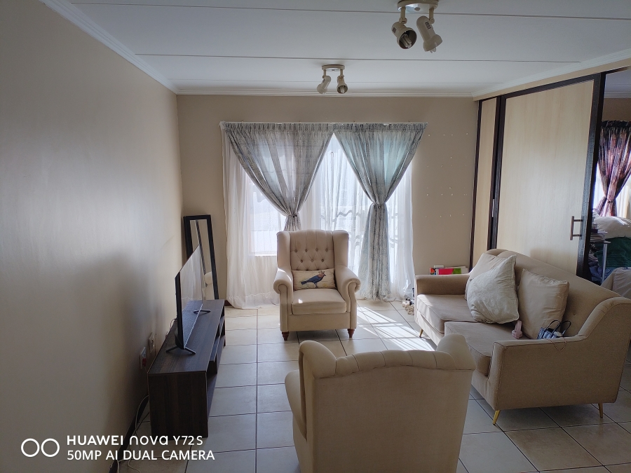 1 Bedroom Property for Sale in Kosmosdal Gauteng