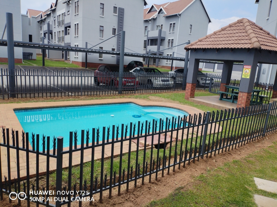 1 Bedroom Property for Sale in Kosmosdal Gauteng