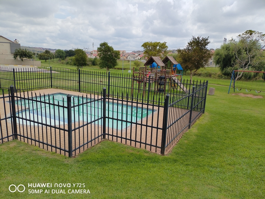 1 Bedroom Property for Sale in Kosmosdal Gauteng