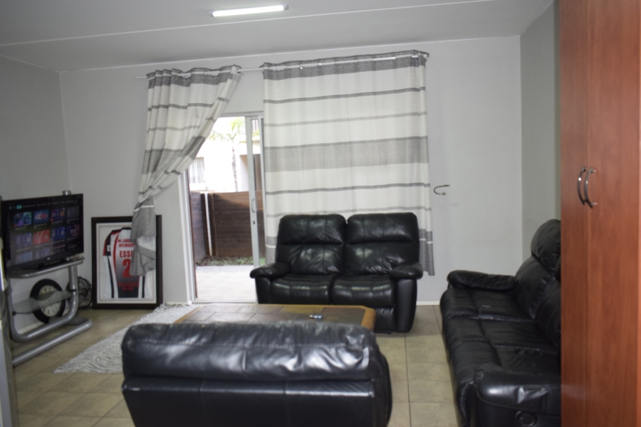2 Bedroom Property for Sale in Bardene Gauteng