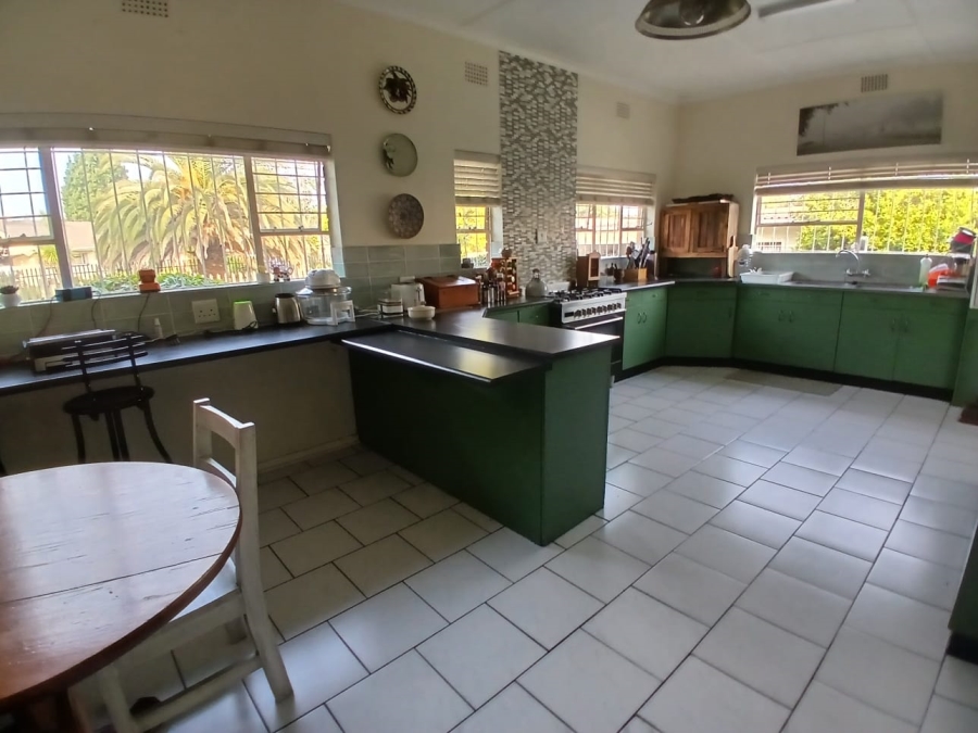 5 Bedroom Property for Sale in Selcourt Gauteng