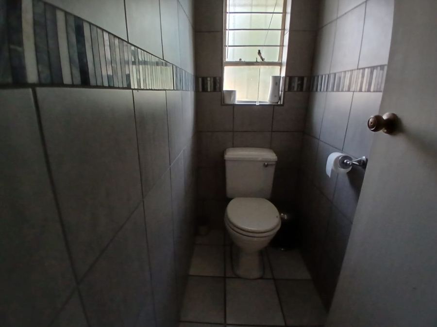 5 Bedroom Property for Sale in Selcourt Gauteng