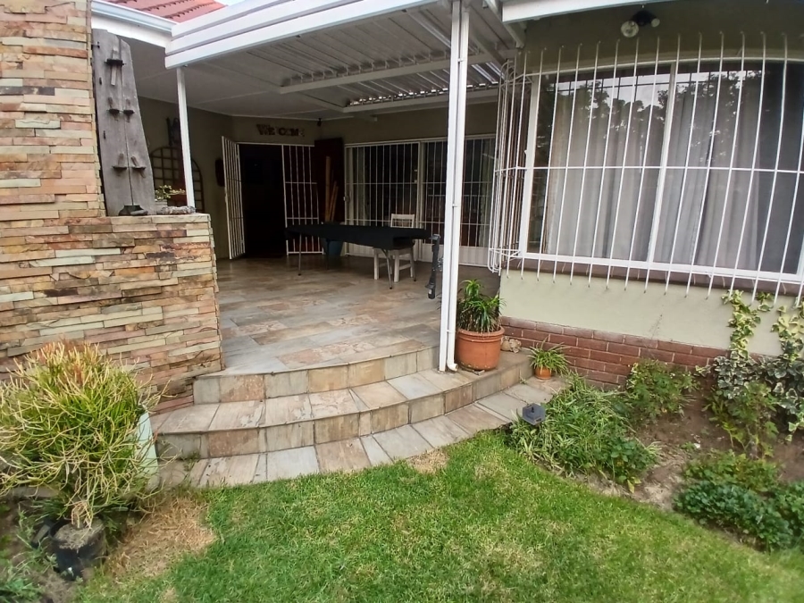 5 Bedroom Property for Sale in Selcourt Gauteng