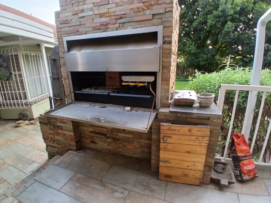 5 Bedroom Property for Sale in Selcourt Gauteng