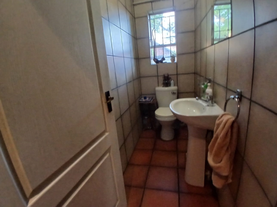 5 Bedroom Property for Sale in Selcourt Gauteng