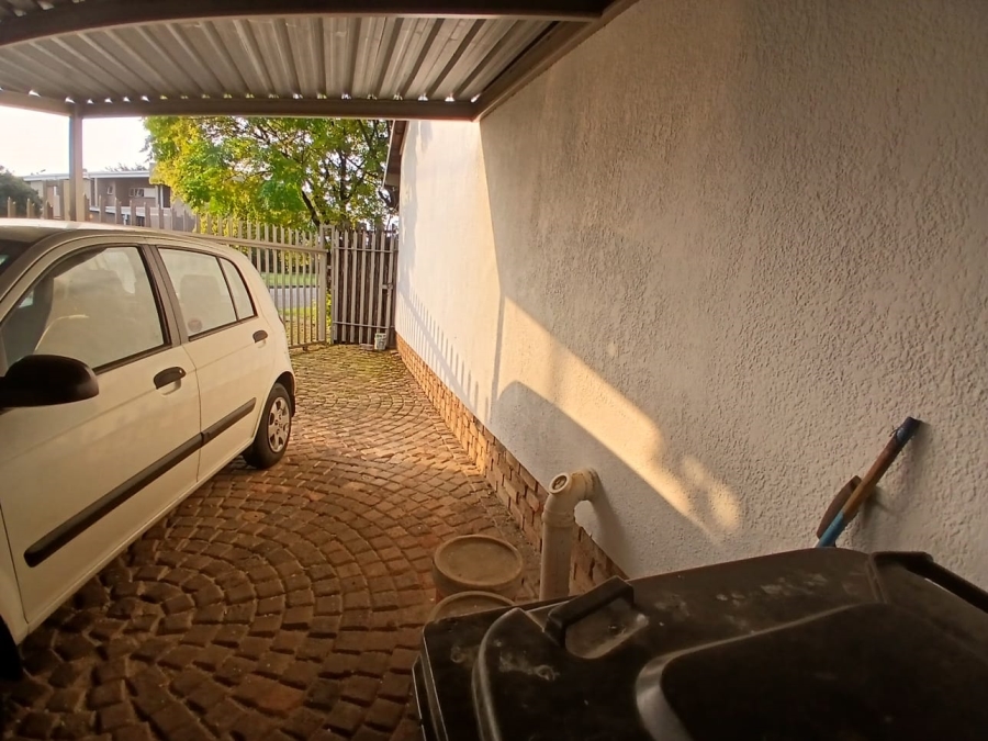 5 Bedroom Property for Sale in Selcourt Gauteng