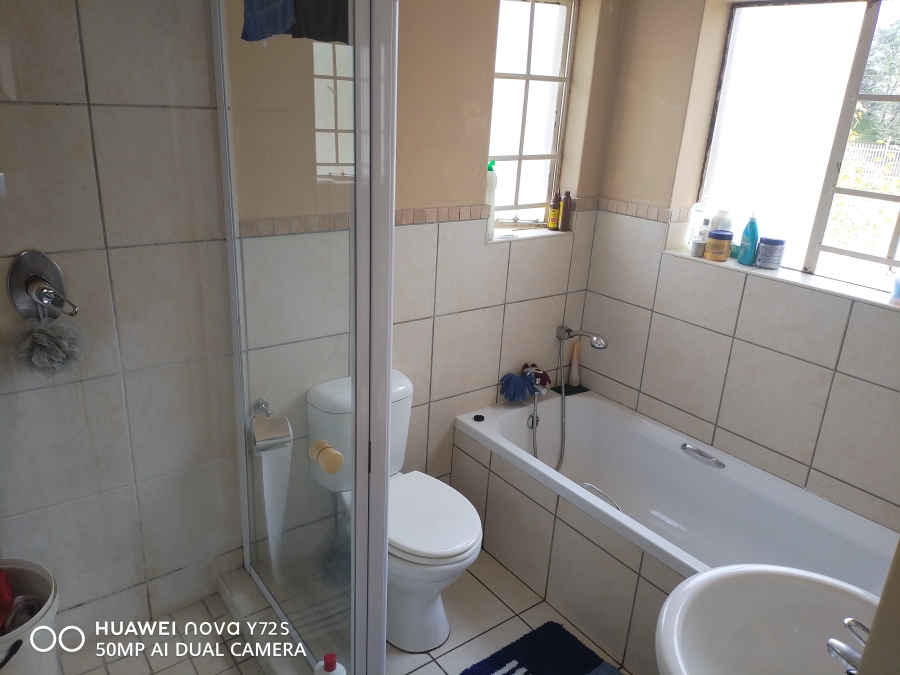 2 Bedroom Property for Sale in Kosmosdal Gauteng
