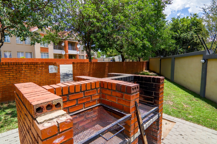 2 Bedroom Property for Sale in Kosmosdal Gauteng