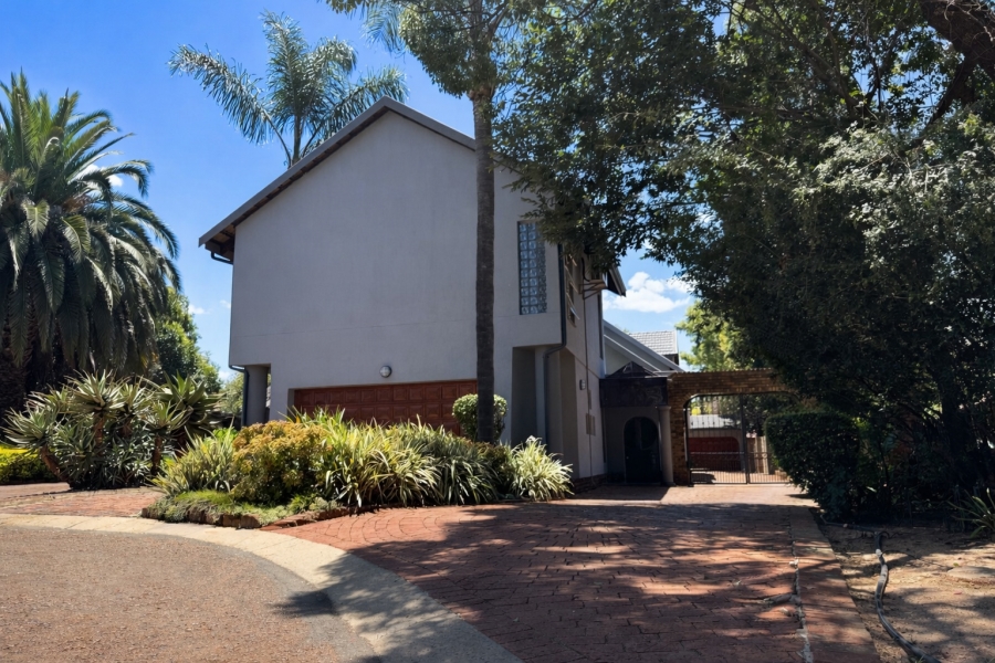 6 Bedroom Property for Sale in Eldoraigne Gauteng