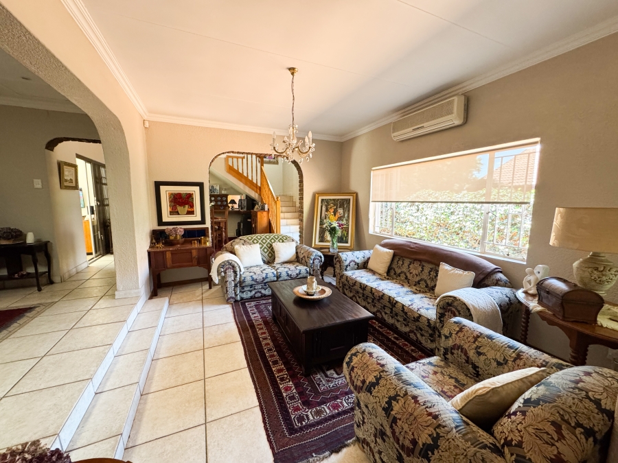 6 Bedroom Property for Sale in Eldoraigne Gauteng