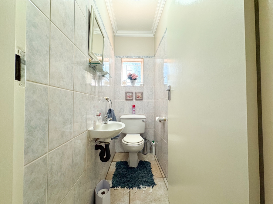 6 Bedroom Property for Sale in Eldoraigne Gauteng