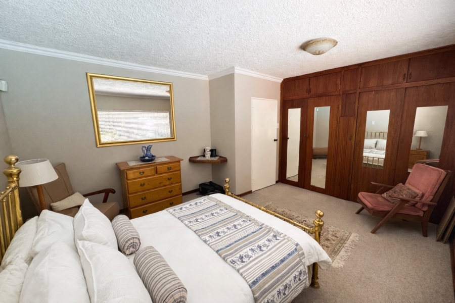 6 Bedroom Property for Sale in Eldoraigne Gauteng