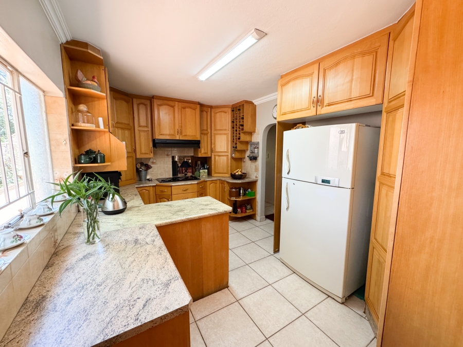 6 Bedroom Property for Sale in Eldoraigne Gauteng