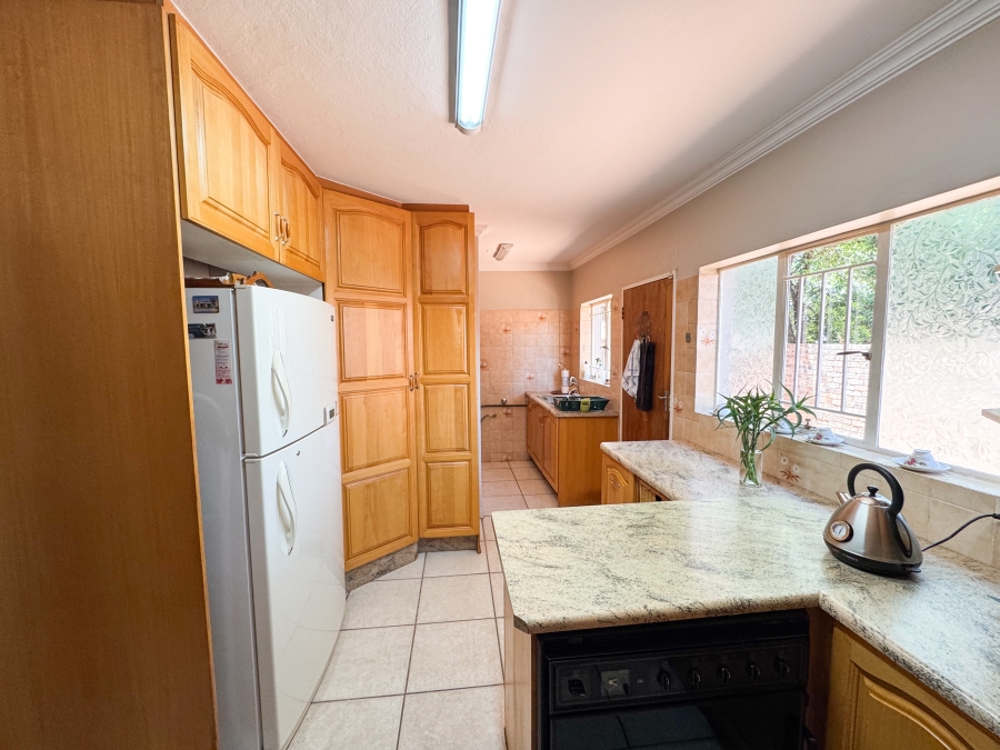 6 Bedroom Property for Sale in Eldoraigne Gauteng