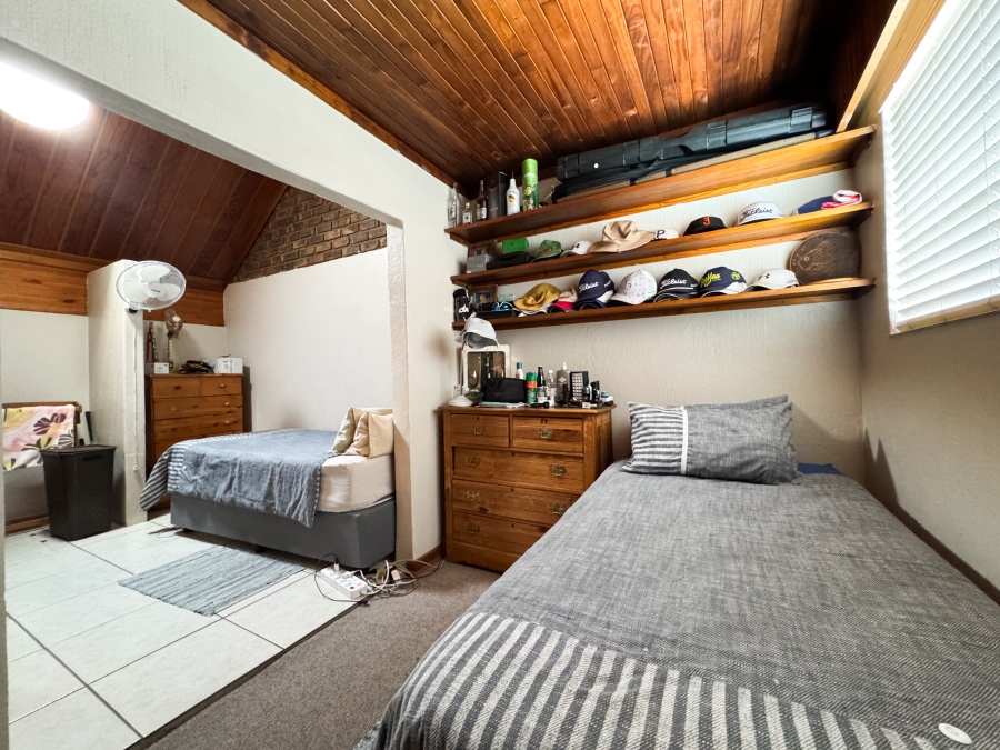 6 Bedroom Property for Sale in Eldoraigne Gauteng