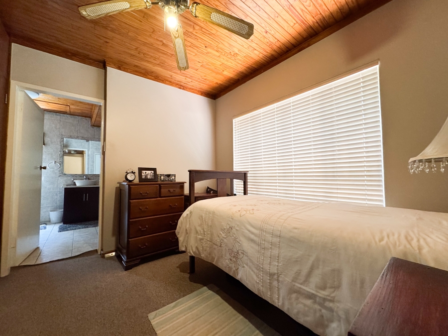 6 Bedroom Property for Sale in Eldoraigne Gauteng