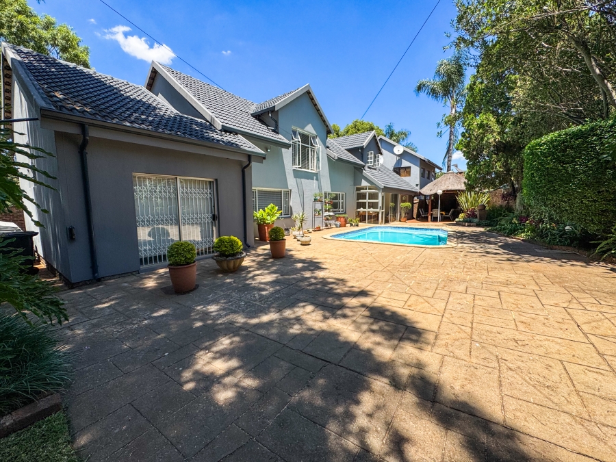6 Bedroom Property for Sale in Eldoraigne Gauteng