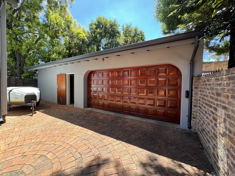 6 Bedroom Property for Sale in Eldoraigne Gauteng