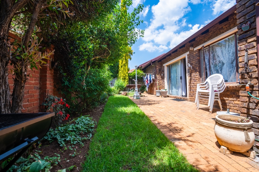 2 Bedroom Property for Sale in Honeydew Ridge Gauteng