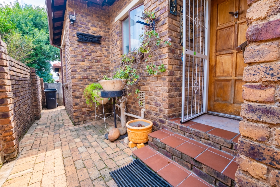 2 Bedroom Property for Sale in Honeydew Ridge Gauteng