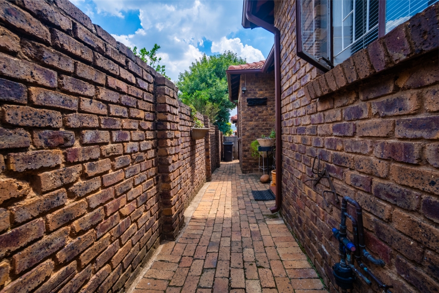 2 Bedroom Property for Sale in Honeydew Ridge Gauteng