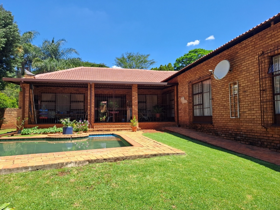4 Bedroom Property for Sale in Garsfontein Gauteng