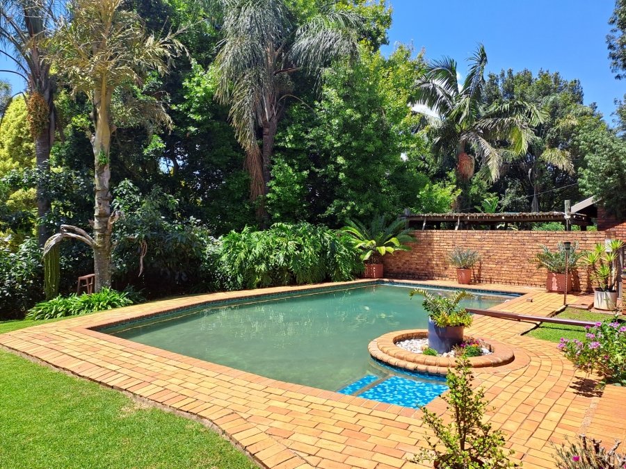 4 Bedroom Property for Sale in Garsfontein Gauteng