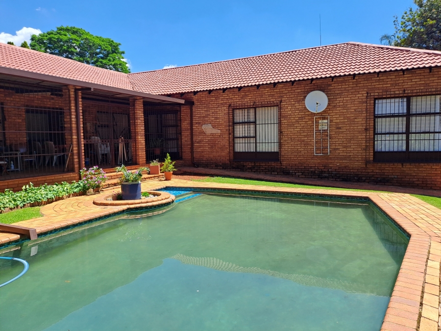 4 Bedroom Property for Sale in Garsfontein Gauteng