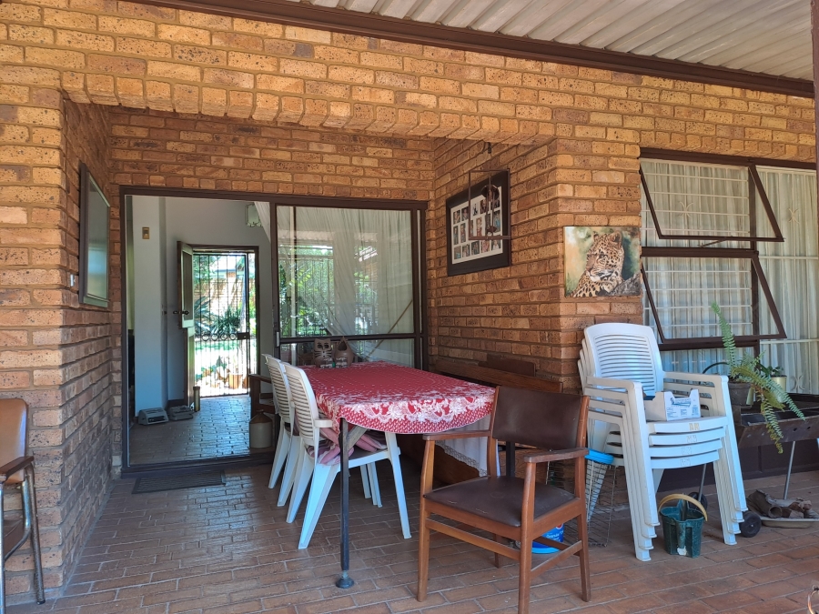 4 Bedroom Property for Sale in Garsfontein Gauteng