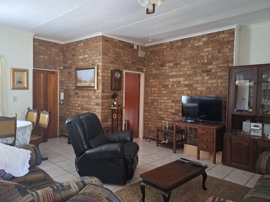 4 Bedroom Property for Sale in Garsfontein Gauteng