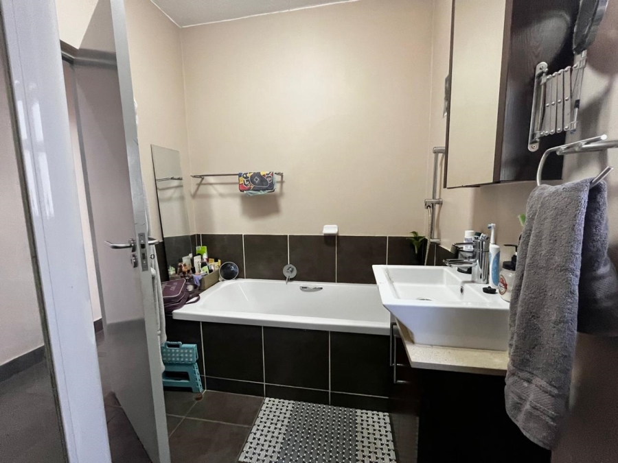 2 Bedroom Property for Sale in Lonehill Gauteng