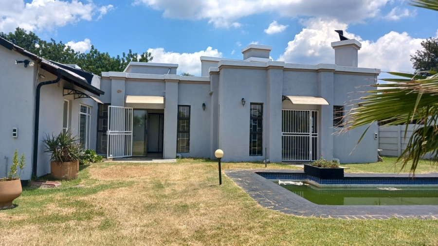 To Let 4 Bedroom Property for Rent in Brackenhurst Gauteng