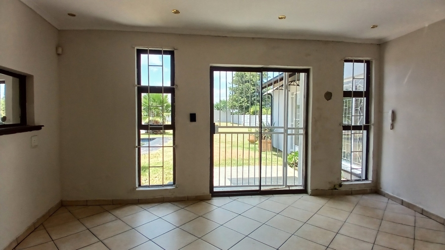 To Let 4 Bedroom Property for Rent in Brackenhurst Gauteng