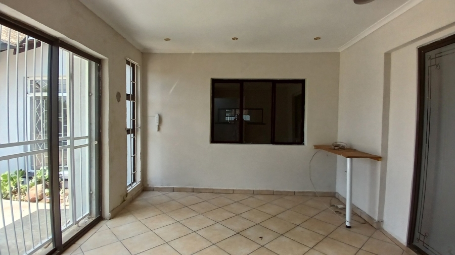 To Let 4 Bedroom Property for Rent in Brackenhurst Gauteng