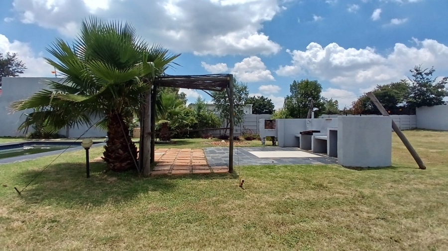 To Let 4 Bedroom Property for Rent in Brackenhurst Gauteng