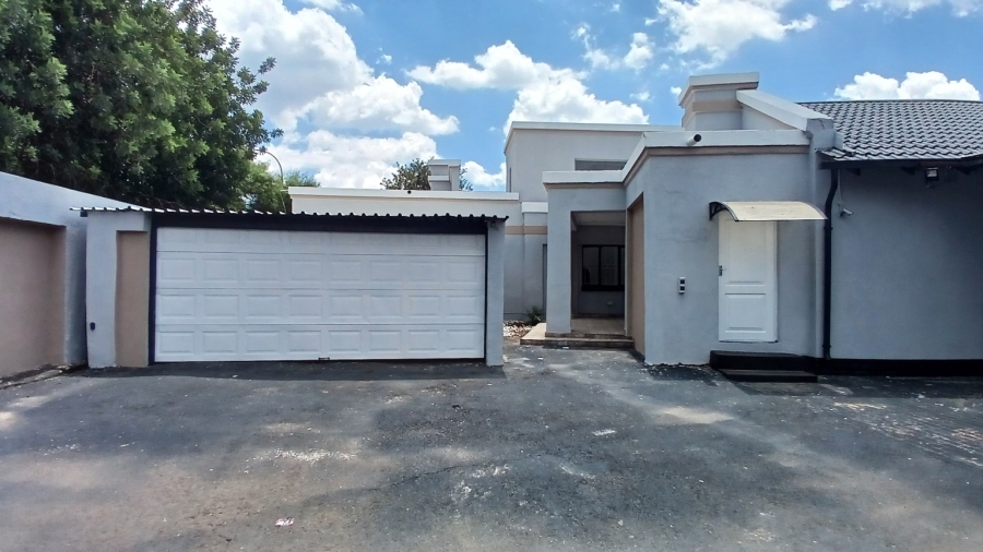 To Let 4 Bedroom Property for Rent in Brackenhurst Gauteng